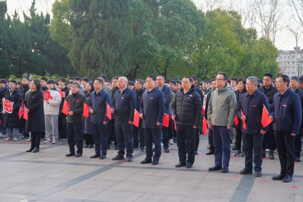 我校举行迎接天安门广场国旗暨2025年新学期升国旗活动