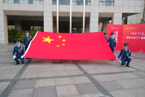 我校举行迎接天安门广场国旗暨2025年新学期升国旗活动