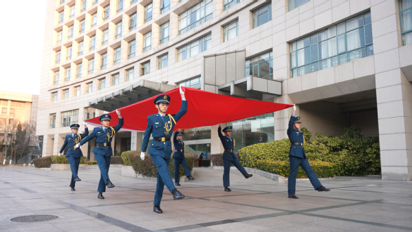 我校举行迎接天安门广场国旗暨2025年新学期升国旗活动