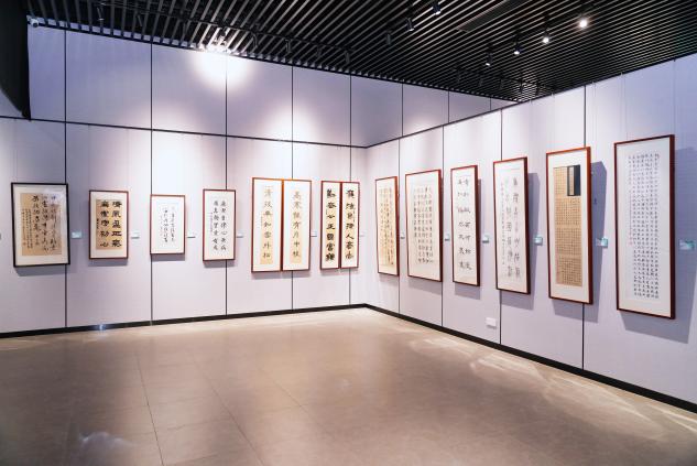我校举行“清风伴行，，，廉韵沁心”清廉文化作品联展