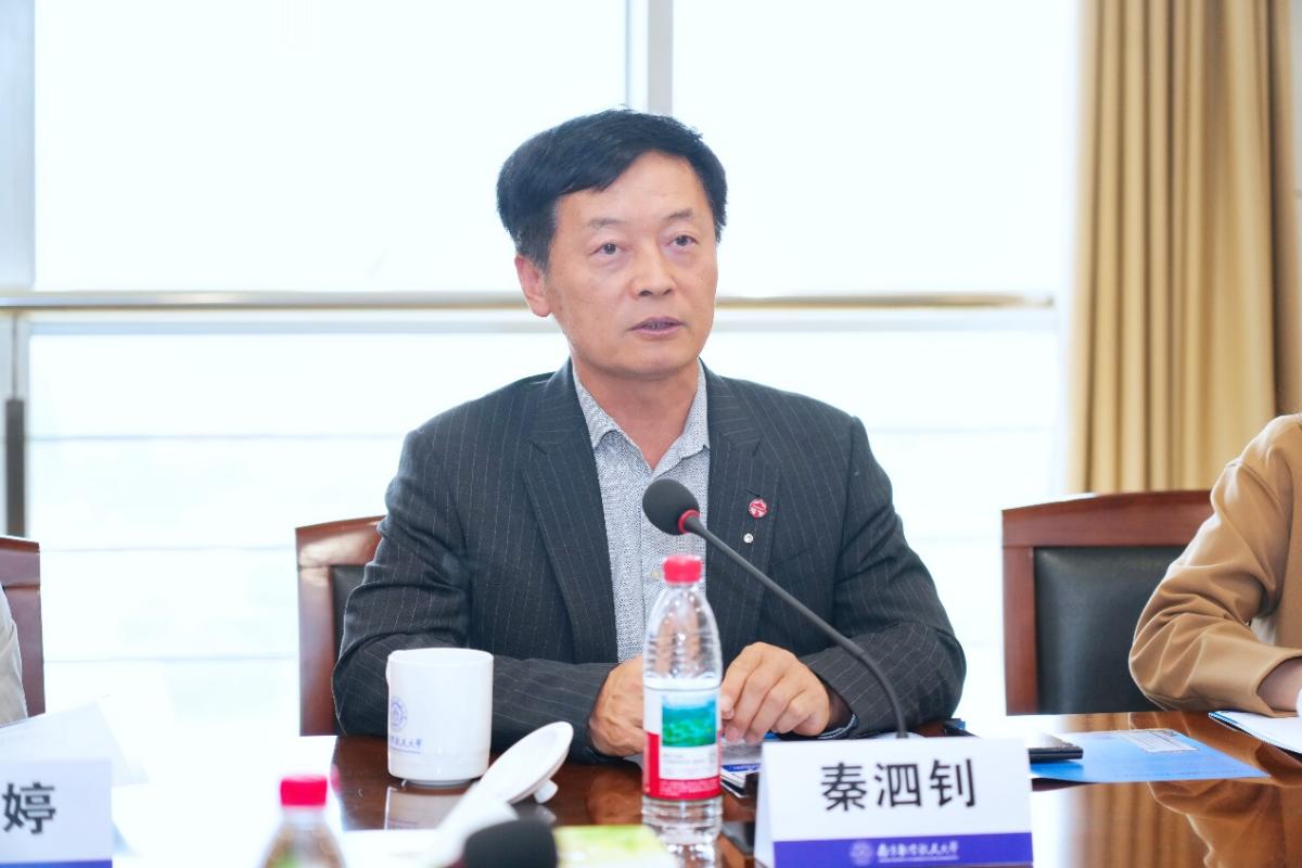 香港岭南大学校长秦泗钊来访我校
