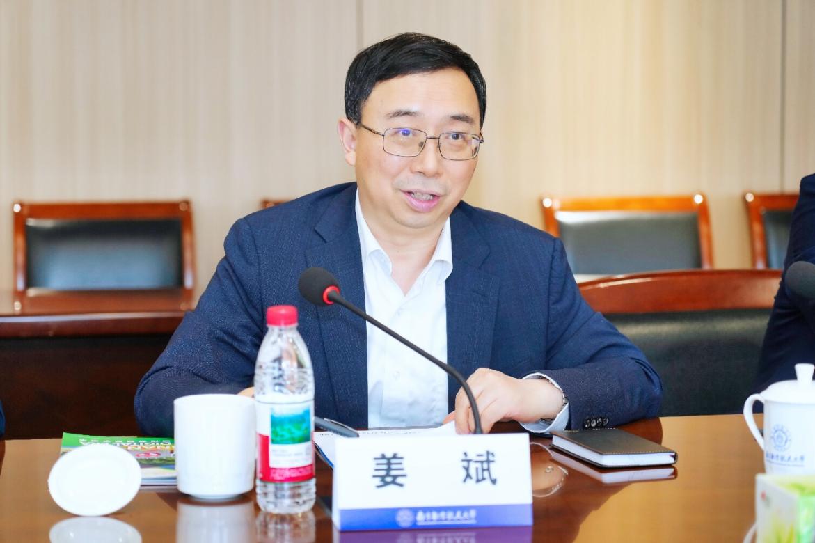 香港岭南大学校长秦泗钊来访我校