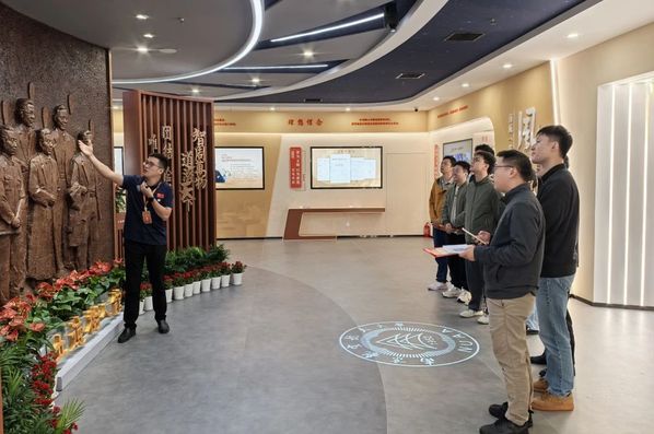  欧陆注册立德树人馆二期启用暨教育家精神实践育人基地揭牌仪式顺遂举行