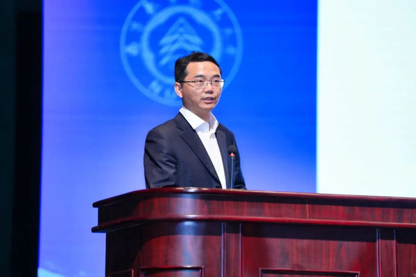 我校召开全校低空科技立异生长大会