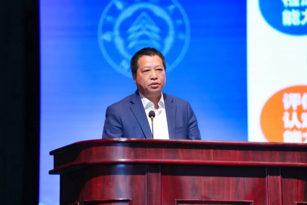 我校召开全校低空科技立异生长大会
