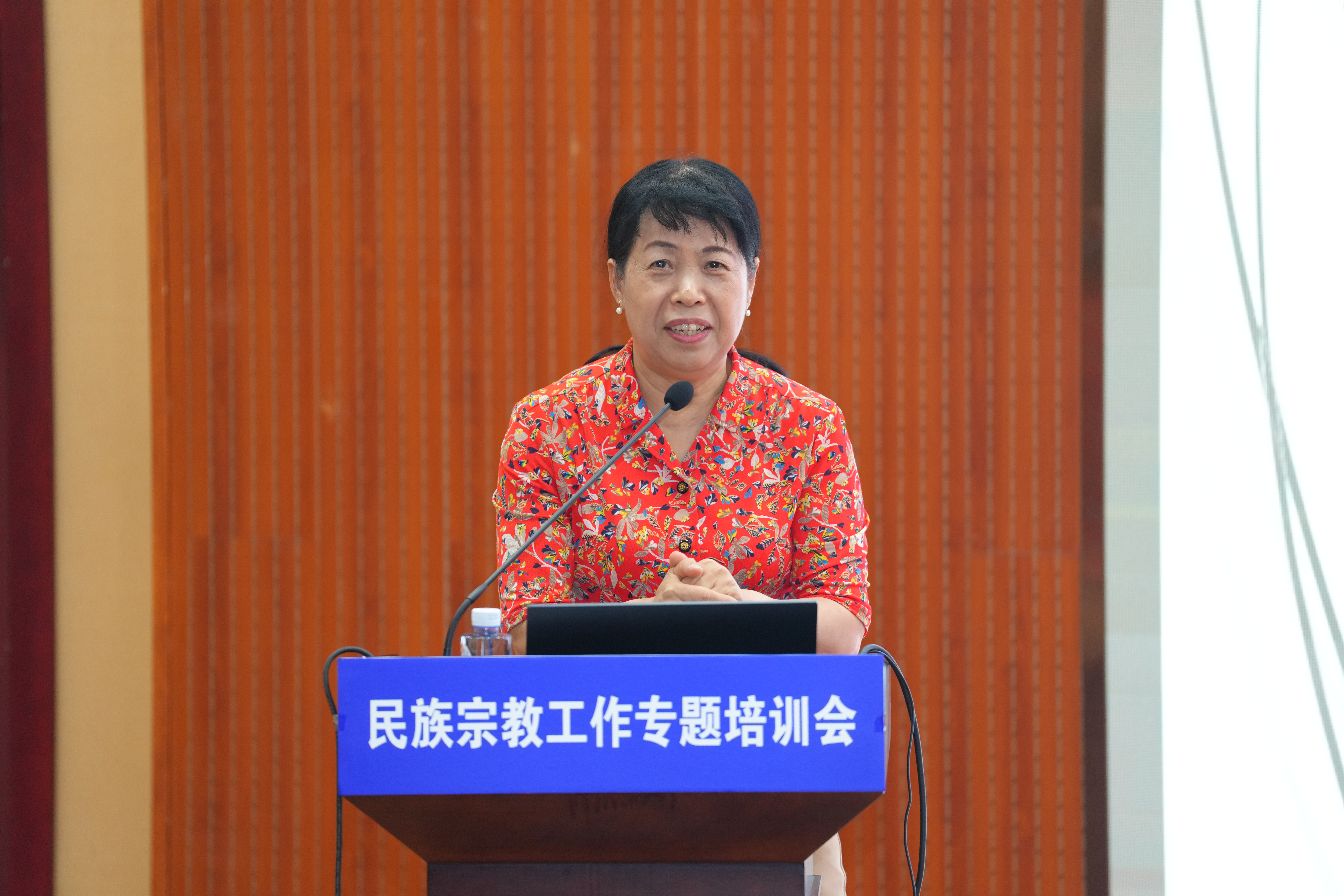 我校举行民族宗教事情专题培训