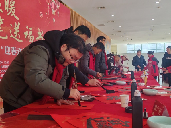 我校举行2025“迎春送福”活动