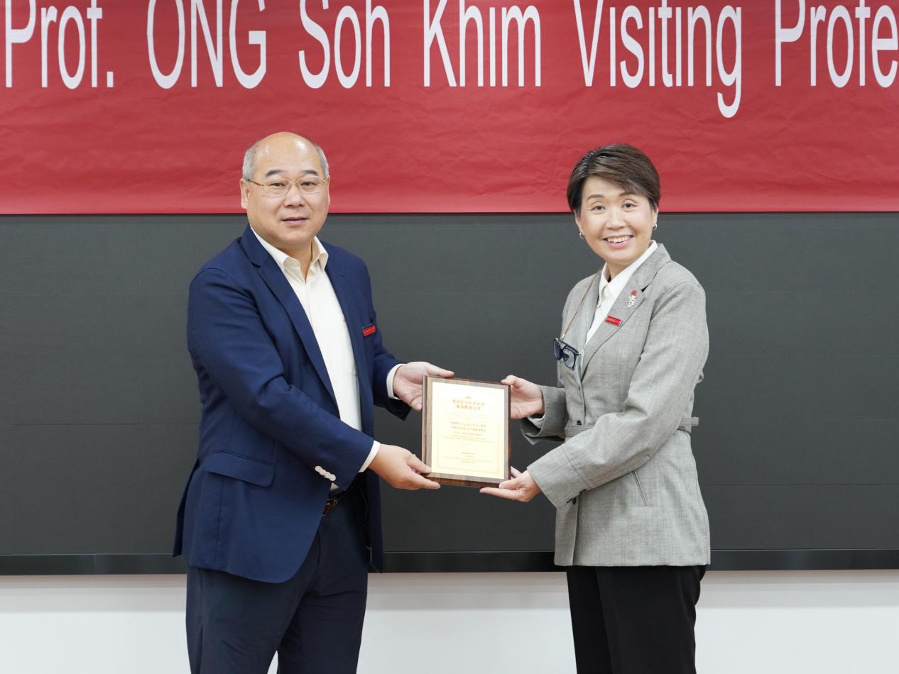 新加坡国立大学王素琴受聘我？？？？？？妥淌