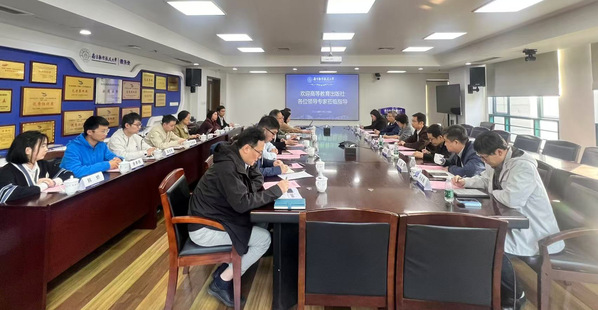 高等教育出书社总编辑谭朴直一行来校调研