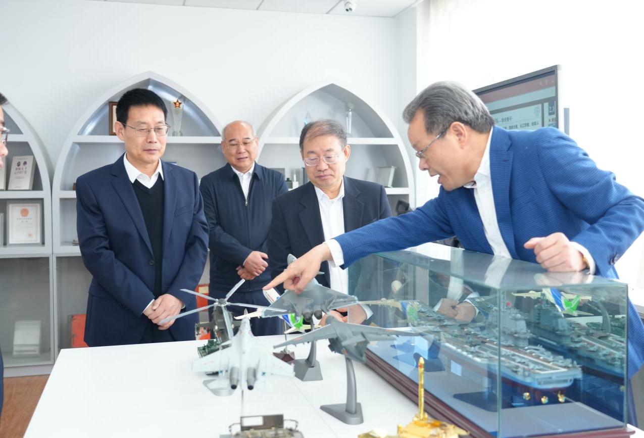 人力资源和社会包管部外国专家效劳司司长聂生奎一行来校调研