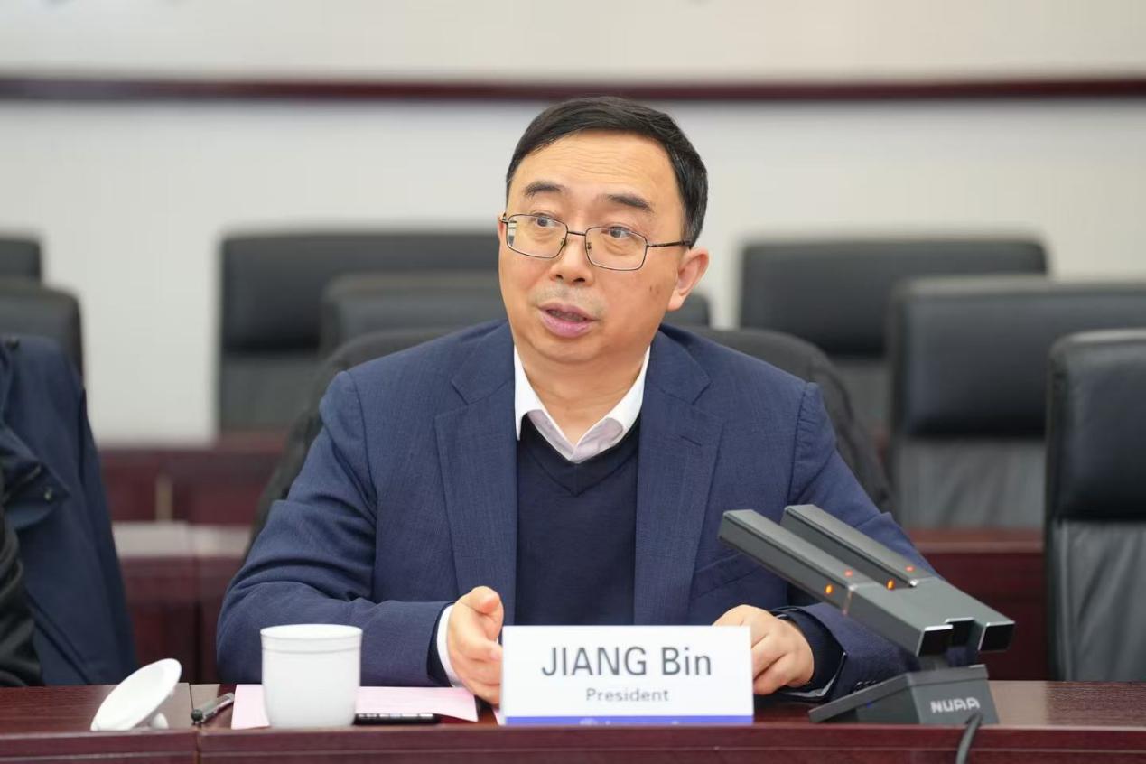 英国伦敦大学伯贝克学院校长一行来访我校