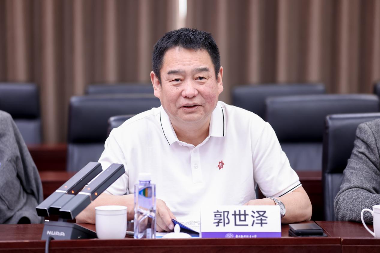 我校召开网络空间清静学科建设战略咨询会