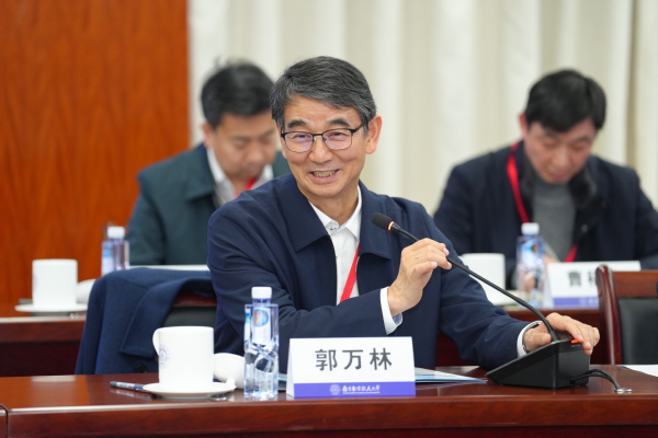 中国商飞—欧陆注册大飞机研究院第一届理事会第二次聚会在我校召开