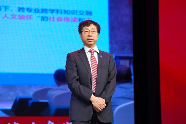 我校举行“前行的实力”大型校园主题演讲暨2024“感动欧陆注册”年度人物故事分享会