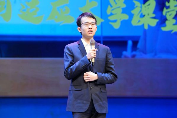 我校举行“前行的实力”大型校园主题演讲暨2024“感动欧陆注册”年度人物故事分享会