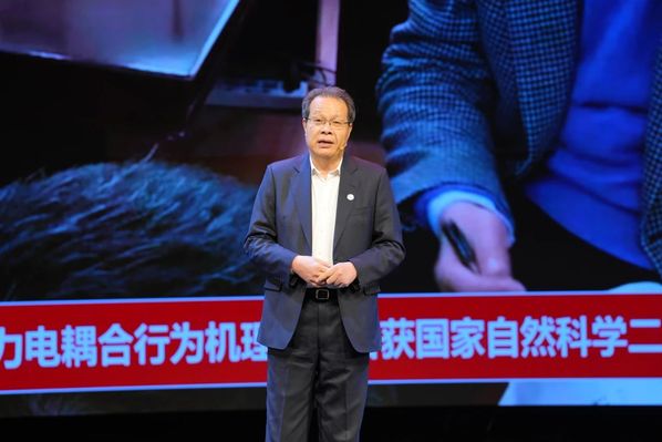 我校举行“前行的实力”大型校园主题演讲暨2024“感动欧陆注册”年度人物故事分享会