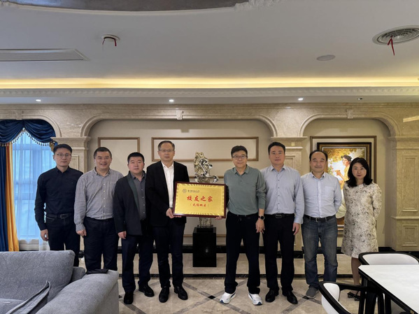 副校长张启钱出席我校无锡地区“校友之家” “校友驿站”揭牌仪式