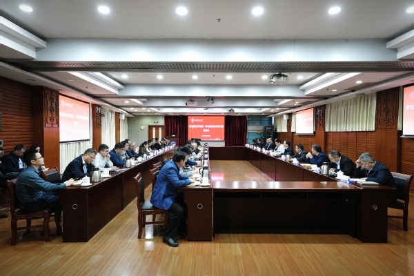 我校召开研究制订学校进一步周全深化刷新计划推进会