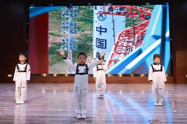 我校举行2024年重阳节联谊暨整体祝寿活动