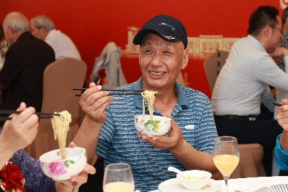 我校举行2024年重阳节联谊暨整体祝寿活动