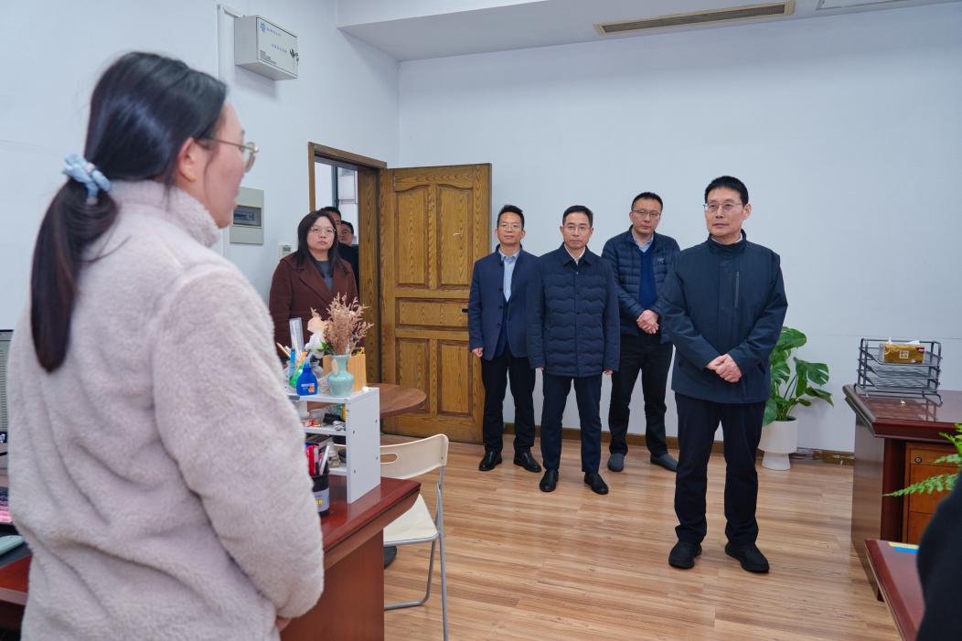 校党委书记甄良、校长姜斌检查指导新学期开学准备事情