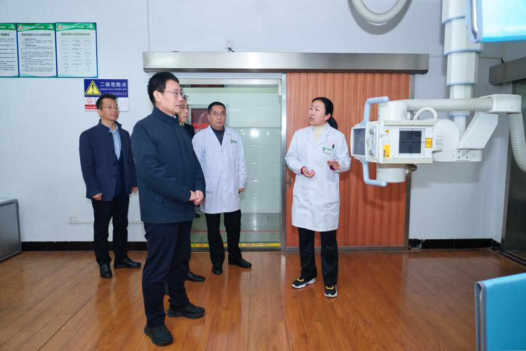 校党委书记甄良、校长姜斌检查指导新学期开学准备事情