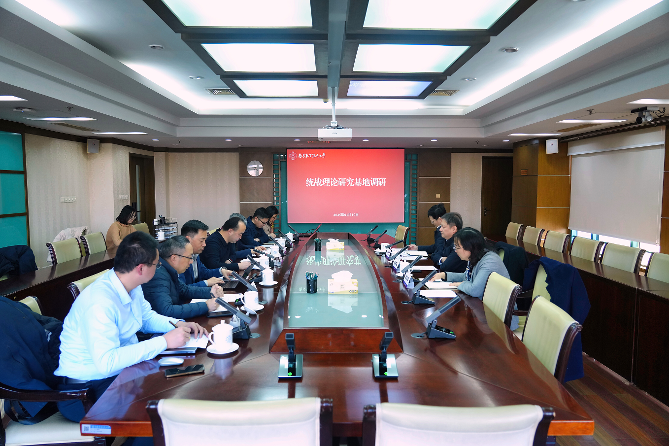 省委统战部副部长徐东海一行调研我校省统战理论研究基地建设