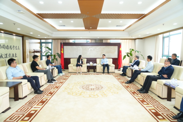 京东集团副总裁冯蕾来我校调研
